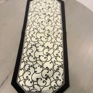 Park Design Black, White, & Yellow Accent Table Runner Sz 13" x 35"